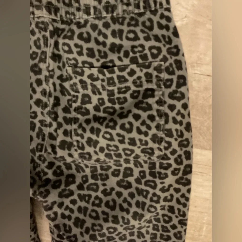 Celebrity Pink Gray Cheetah Print Jean Joggers - Picture 7 of 7